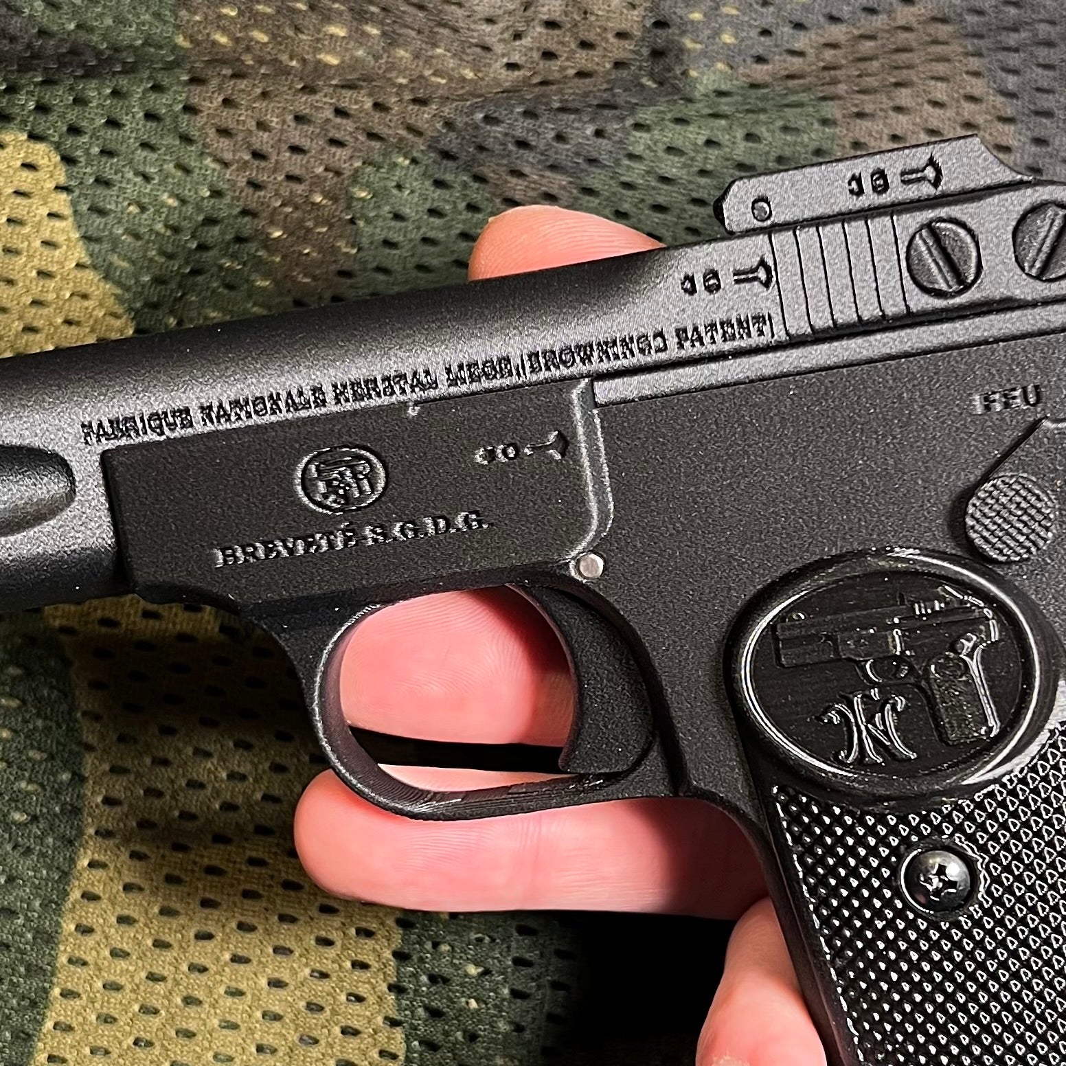 Reproduction factice pistolet Browning FN 1900