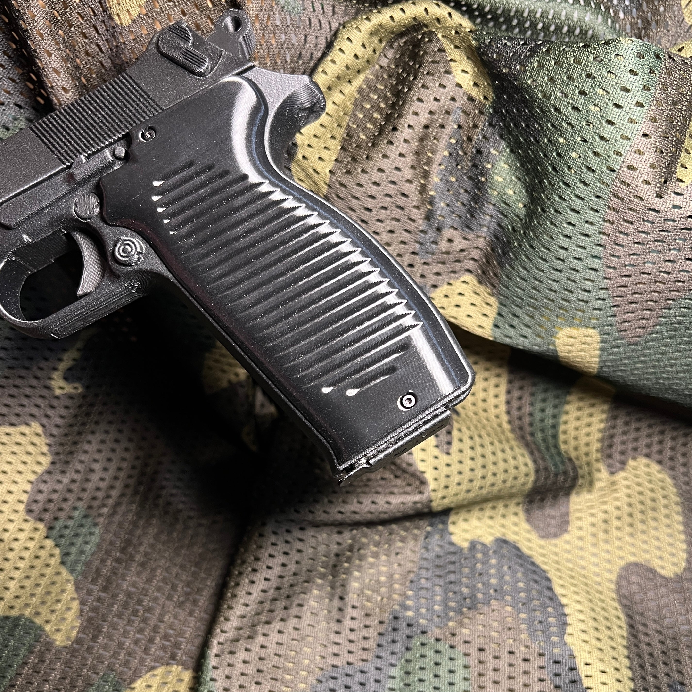 Reproduction factice pistolet MAC50