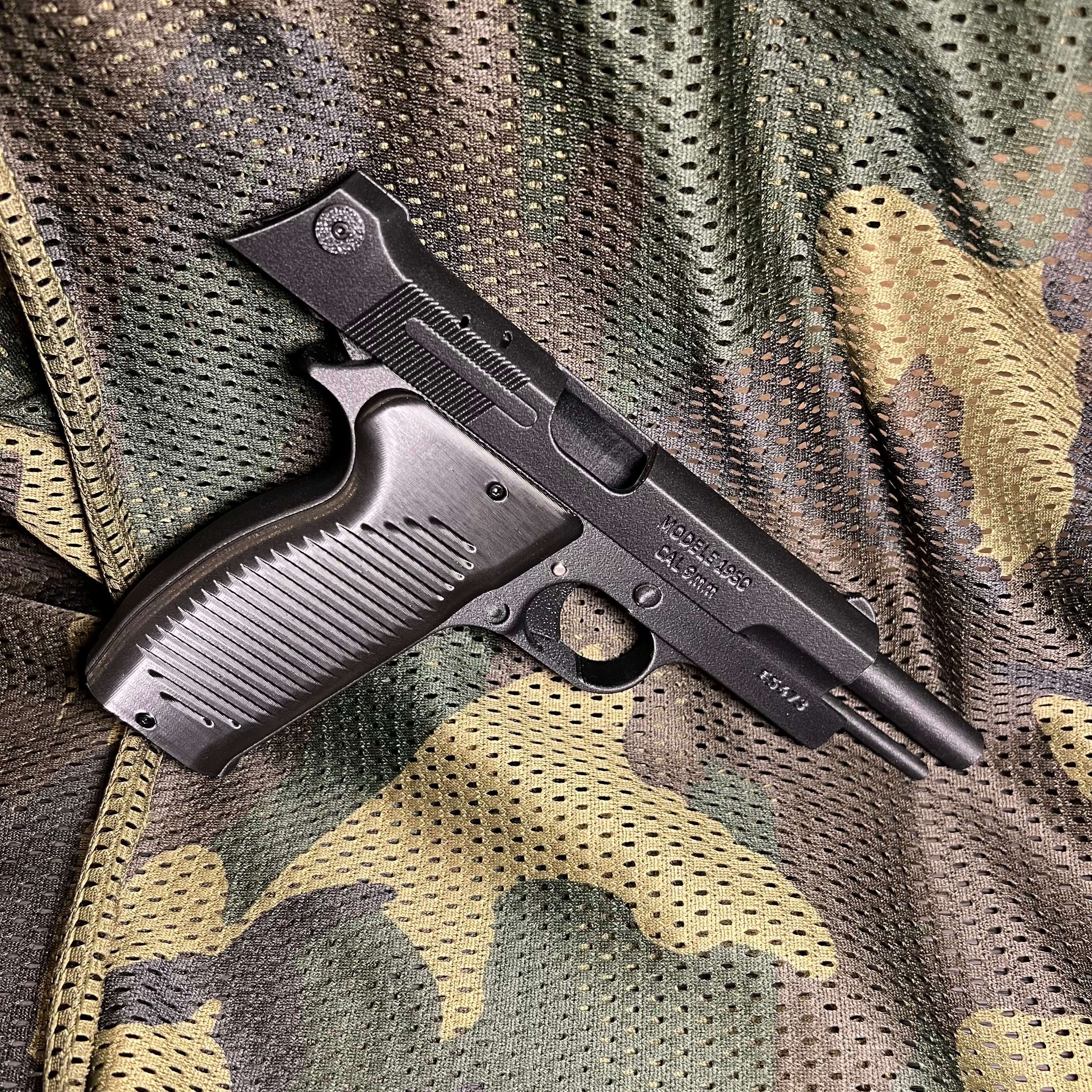 Reproduction factice pistolet MAC50