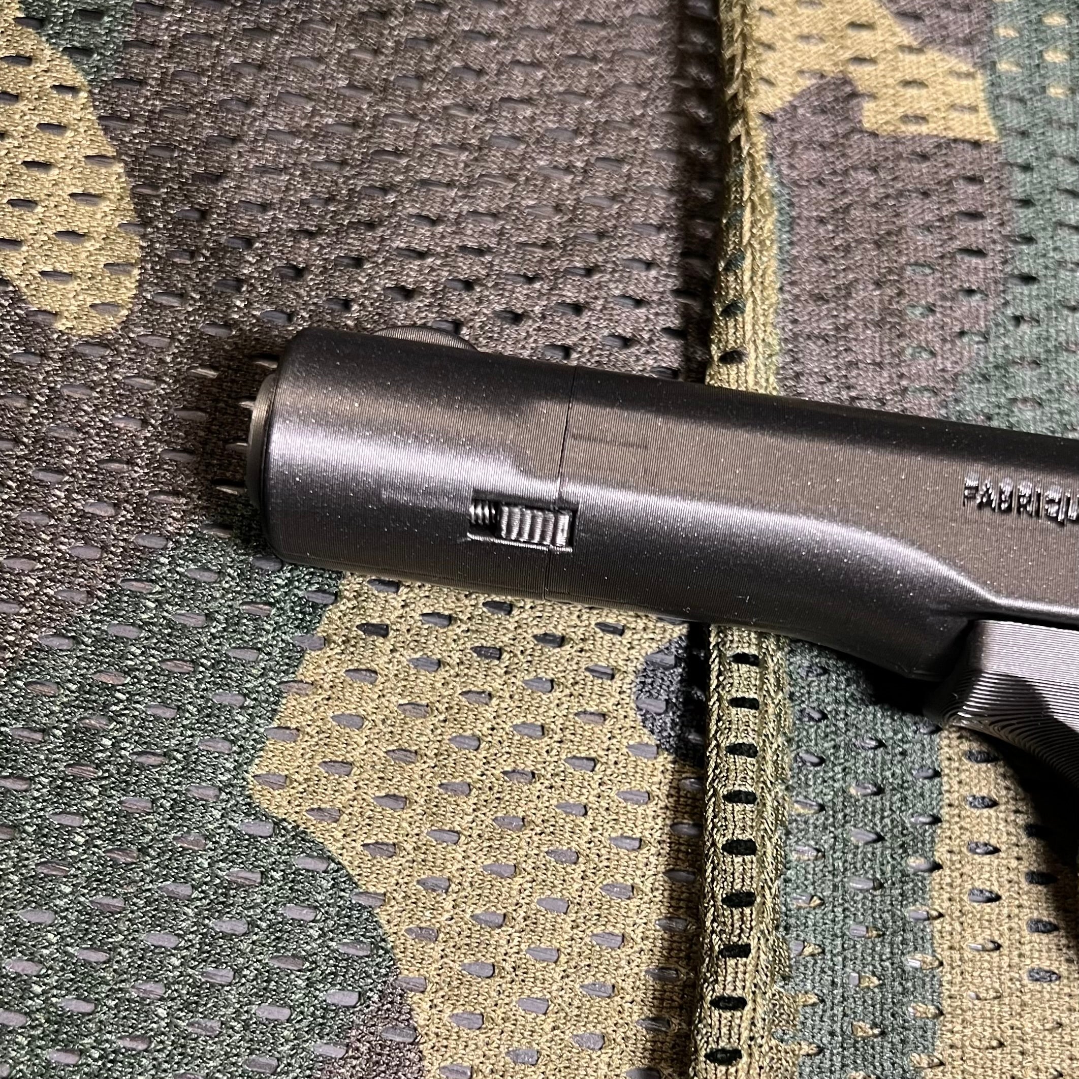 Reproduction factice pistolet Browning FN 1910-22