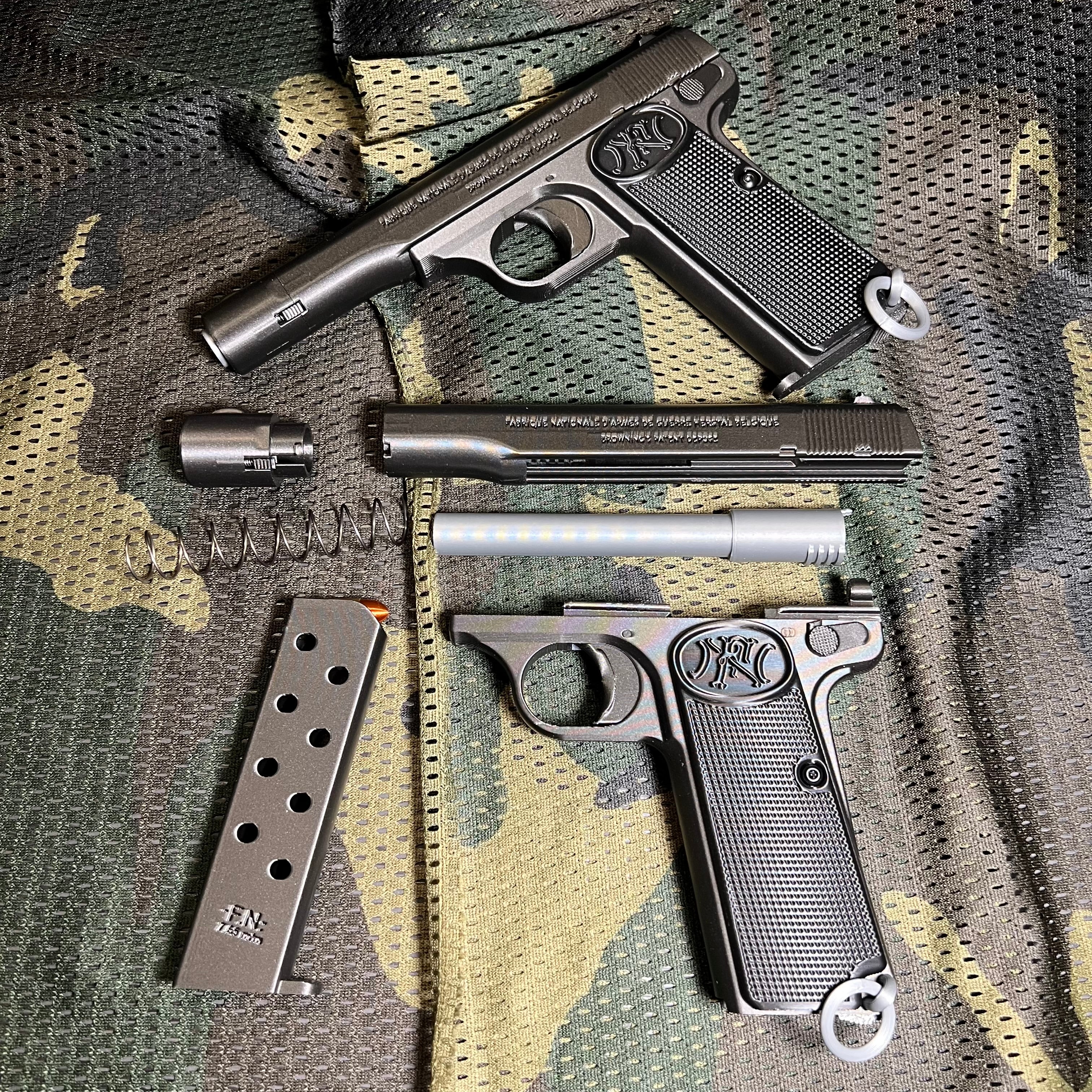 Reproduction factice pistolet Browning FN 1910-22
